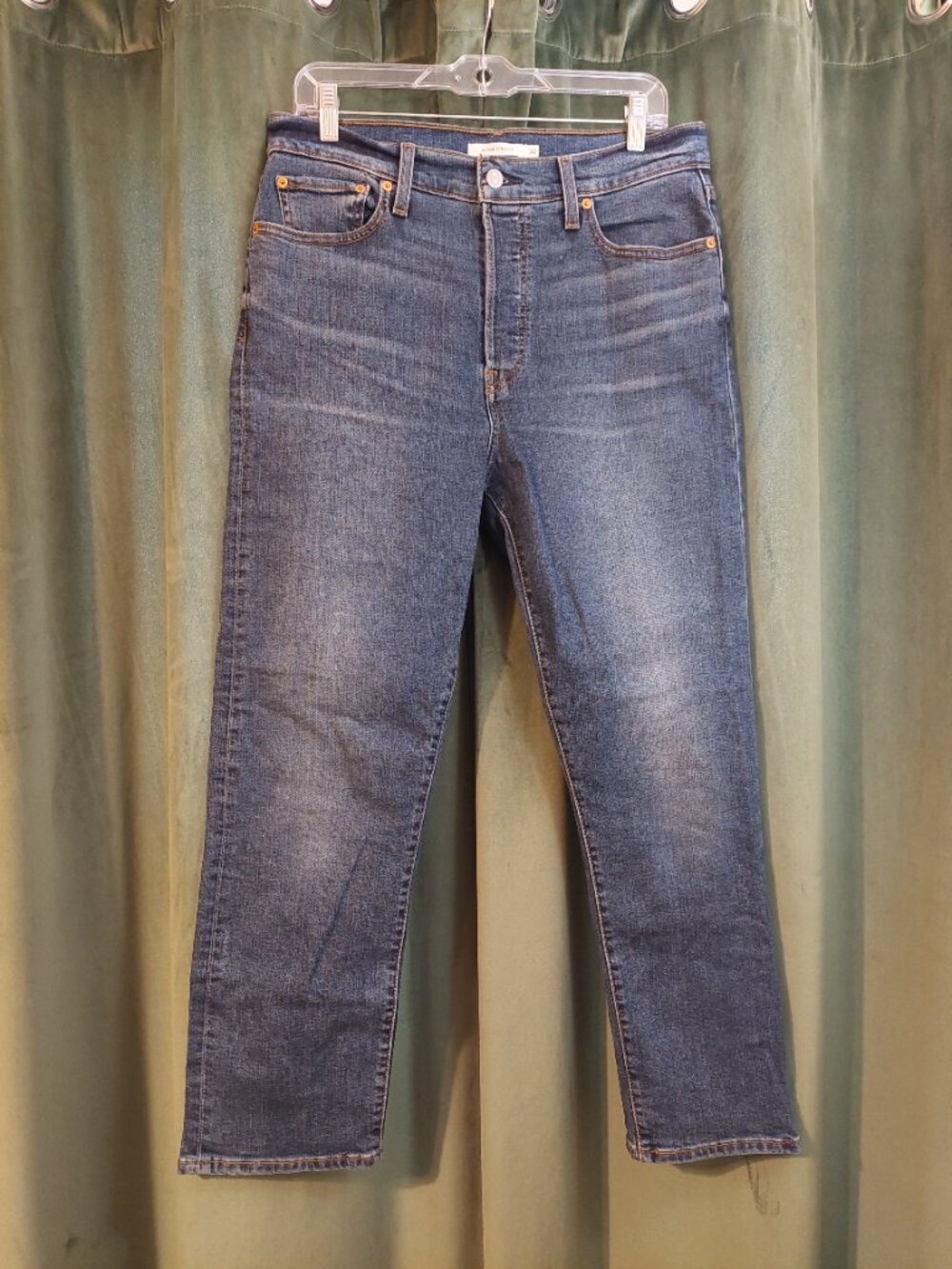 Levi's Women's High-Rise Wedgie Straight Cropped Jeans